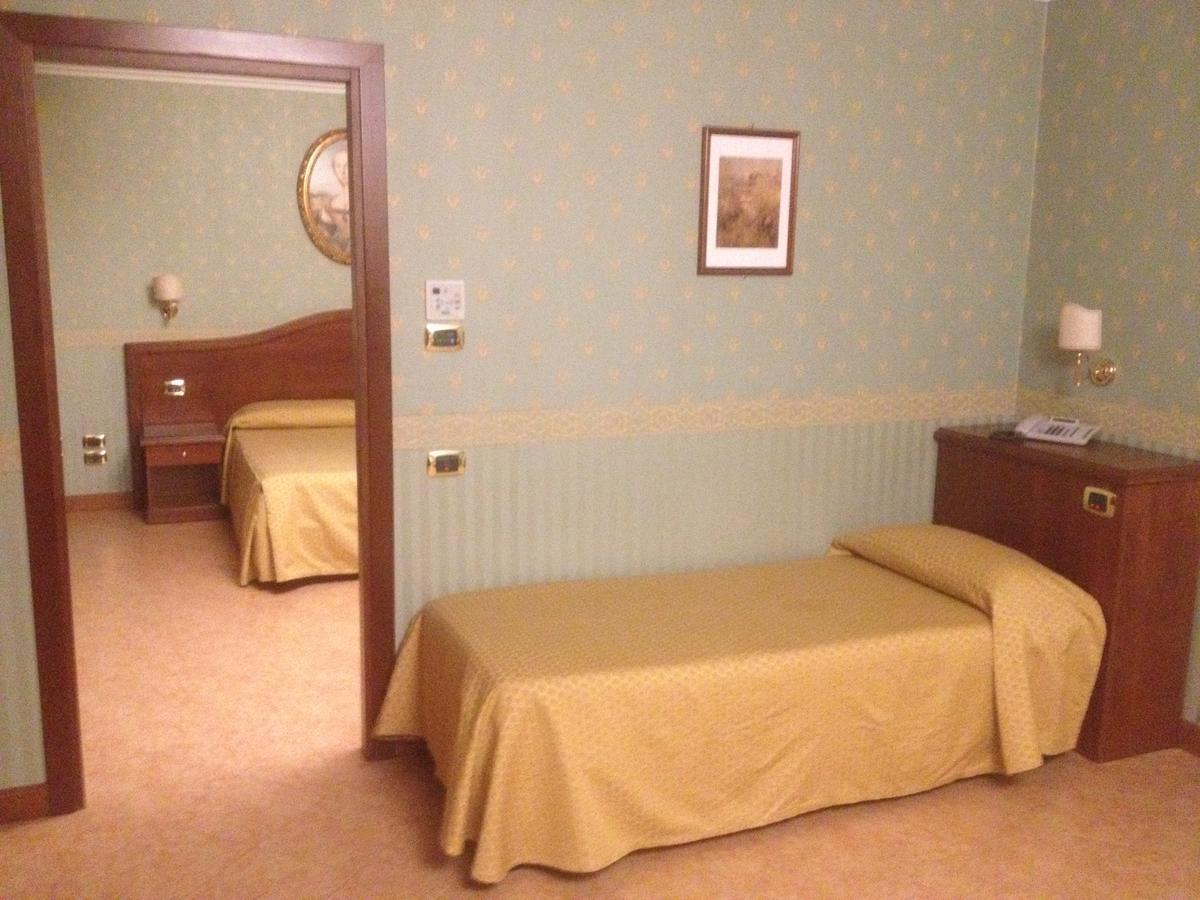 Al Boschetto Hotel Castel Volturno Ngoại thất bức ảnh
